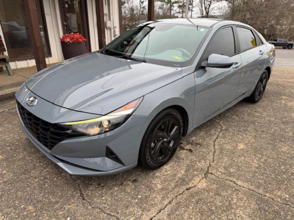 2021 Hyundai Elantra SEL's photo