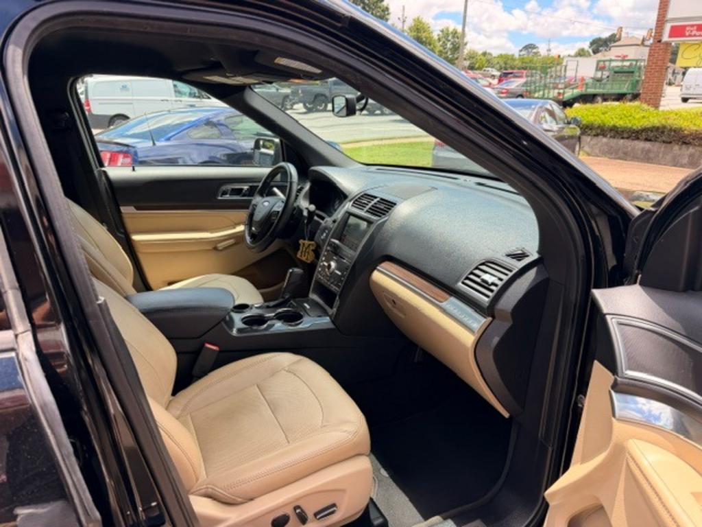 2017 Ford Explorer Limited - Photo 11
