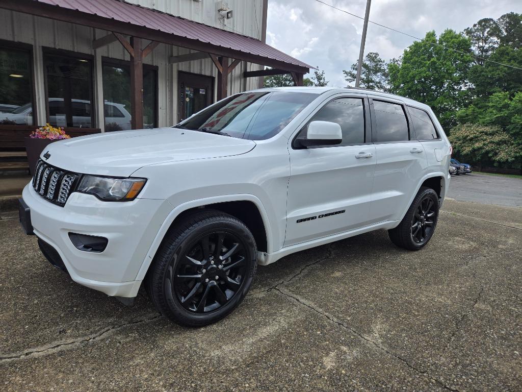 2018 Jeep Grand Cherokee Altitude 4WD's photo