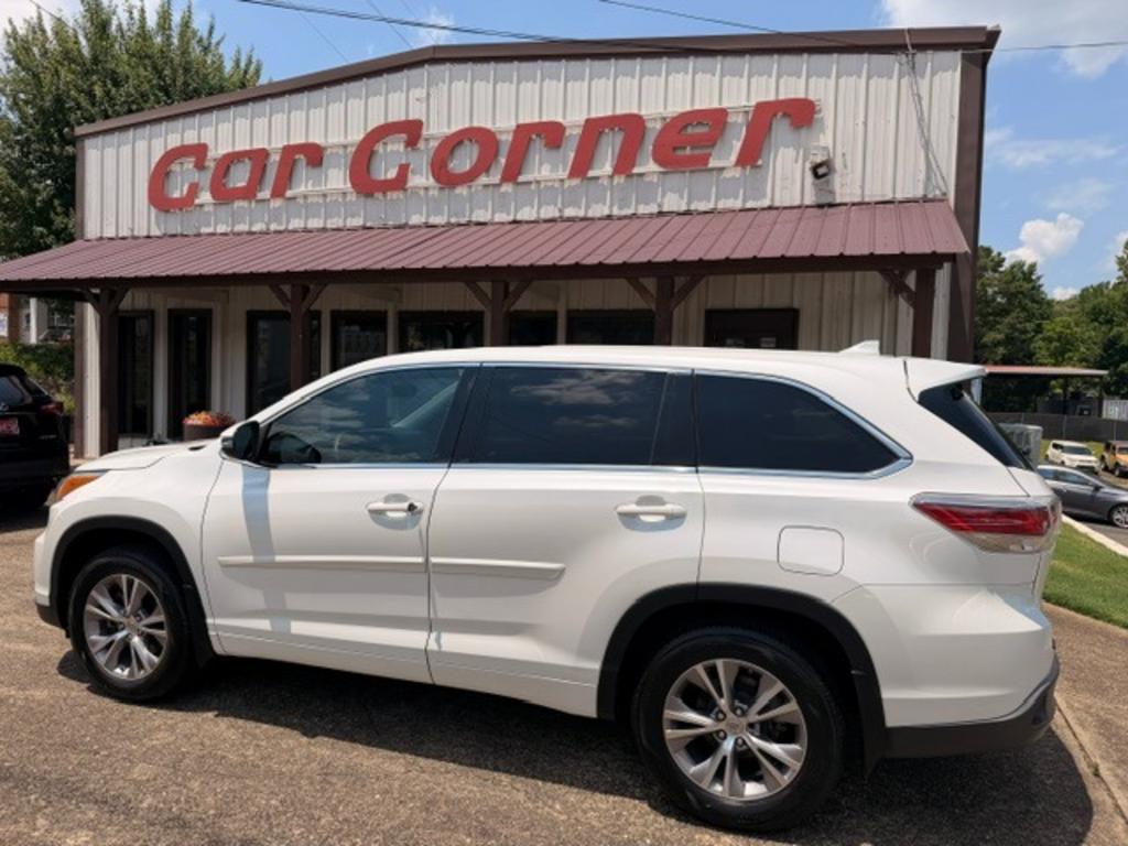 2015 Toyota Highlander LE Plus - Photo 6