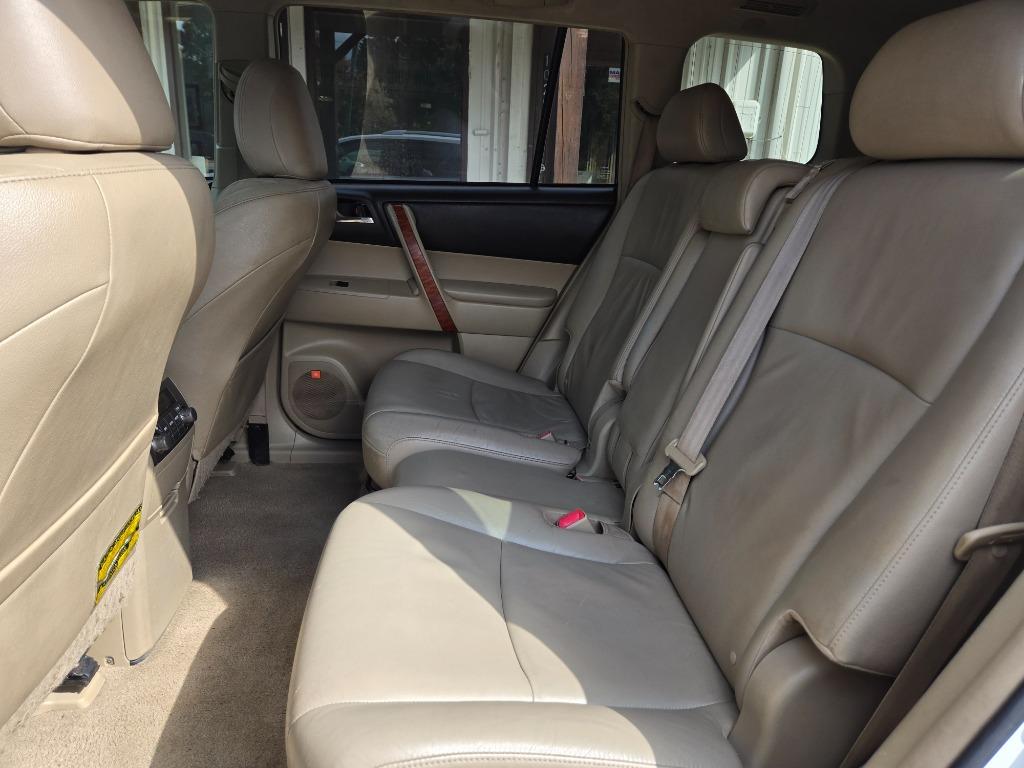 2010 Toyota Highlander Limited - Photo 11